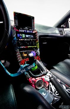 a cell phone holder in the center of a car's steering wheel and dashboard