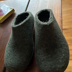 Glerups Unisex Wool Slippers Forest Green Eu 35 Us Women This Pair Has Black Rubber Sole In Excellent Appearing Unworn Condition. Itch-Free And Durable Last Pic Shows Size Guide From Website. Glerups Wool Slipper Slip On Shoe Rubber Outsole. Felt Slipper Of 100% Pure Natural Wool In The Classic Color Forest With A Rubber Sole, Can Be Worn Outside. Keeps Feet Warm And Dry, Due To The Wool’s Great Capacity Of Absorbing Moisture. Keeps You Warm In The Cold And Cool In The Heat Absorbs Moisture And Indoor Synthetic Clogs With Round Toe, Green Outdoor Slippers With Round Toe, Green Comfortable Slippers With Round Toe, Green Round Toe Outdoor Slippers, Green Cushioned Slippers With Round Toe, Green Round Toe Slippers With Cushioned Footbed, Green Cushioned Round Toe Slippers, Casual Green Slippers With Soft Sole, Comfortable Closed Toe Boots With Rubber Sole