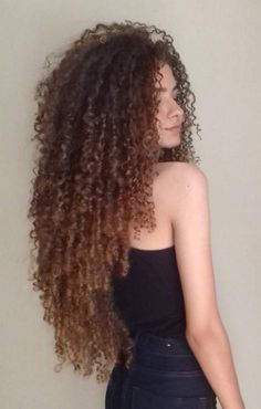 3c Curls, Freckle Photography, Long Textured Hair, Hair Facts, Frizzy Curly Hair, Red Hair Woman, Really Long Hair