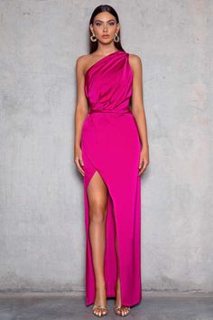 Fuchsia Dress, Looks Street Style, Satin Gown, Draped Dress, Guest Outfit, Side Split, Mode Inspiration, Wedding Attire, Wedding Guest Outfit