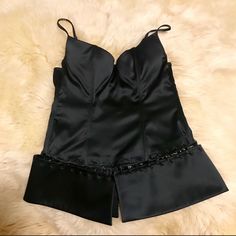 Brand New Without Tags. Satin Bustier Top By The Luxurious Lingerie Brand La Perla. Features Flexible Boning And Lightly Lined Built-In Bra. Hook Eye Closure In The Back. Lace Up Detailing At The Hem. This Top Is Gorgeous But A Bit Too Big For Me. It Would Best Fit A 34b/32c/30d But Could Work For A 34c/32d. La Perla Size 2. No Flaws. Evening Overbust Bodice With Built-in Bra, Sleeveless Bodice With Boning For Evening, Sleeveless Evening Bodice With Boning, Fitted Camisole With Built-in Bra For Evening, Silk Corset With Fitted Bodice For Evening, Elegant Tops With Built-in Bra, Fitted Silk Corset With Boning, Sleeveless Black Boned Bodice, Evening Silk Corset With Fitted Bodice