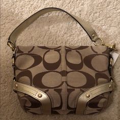 Coach Small Carly Signature Top Handle Hobo Bag, -Brand New With Tags!, -100% Authentic Coach, -Color: Khaki Fabric Red Rain Boots, Coach Parker, Coach Hobo Bag, Hippie Bags, Tory Burch Sandals, Bags Coach, Vintage Leather Bag, Leather Hobo Bag, Brown Bags