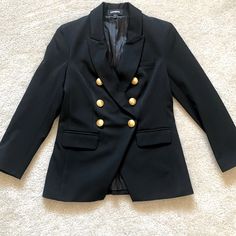 Express Black Blazer/ Suit Jacket With Gold Tone Hardware Size 2, Never Worn. No Flaws, Excellent Condition, Lightly Padded Shoulders. Black Dress Suit, Black Suit Dress, Royal Blue Blazers, Hot Pink Blazers, Tuxedo Blazer, Dress Suit, Trench Coat Black, Pink Blazer, Distressed Black Jeans