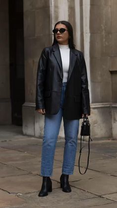 Black Cropped Jeans Outfit, Outfit Ideas Autumn Casual, Oversized Leather Blazer Outfit, Leather Blazer Outfit Classy, Leather Blazer Outfits, Casual Chic Fall, Outfit Ideas Autumn