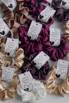 packaging idea for scrunchie business. Suvenir Pernikahan Handmade, Boyfriend Cute Gifts, 5 Senses Gift For Boyfriend, Scrunchie Business, Scrunchie Fabric, 5 Senses Gift, Senses Gift, Packaging Idea