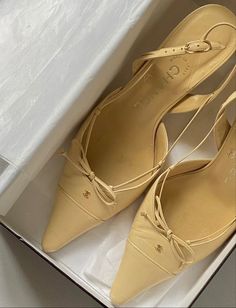 Chanel Heels, Dr Shoes, Shoes Heels Classy, Vintage Heels, Shoe Inspo, Aesthetic Shoes, Pretty Shoes, Dream Shoes, Shoe Obsession