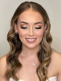 Bride Makeup Natural, Make Up Sposa, Simple Wedding Makeup, Bridemaids Hairstyles, Fair Skin Makeup, Glam Wedding Makeup, Wedding Makeup For Brown Eyes, Bridesmaid Hair Makeup