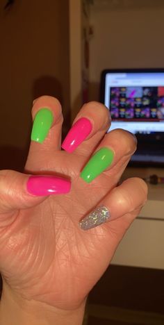 Summer Nails2022, Pink And Black Nails, Pretty Coffins, Colourful Acrylic Nails, French Tip Gel Nails, Cute Nail Colors, Curved Nails, Vintage Nails, Acrylic Nails Coffin Short