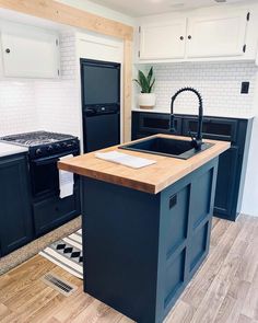 70+ Gorgeous RV Kitchen Backsplashes – LoveThatRV Rv Kitchen Island, Island With Sink, Extra Space Storage, Kitchen Island With Sink, Wallpaper Luxury, Rv Bathroom, Vintage Camper Remodel