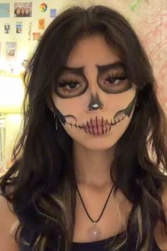 Skill Makeup Halloween, Emo Skeleton Makeup, Tiktok Skeleton Makeup, Scelotin Makeup Easy, Skeleton Makeup For Halloween, Skeleton Halloween Costume Aesthetic, Cute Skeleton Halloween Costumes, Halloween Costumes Women Skeleton