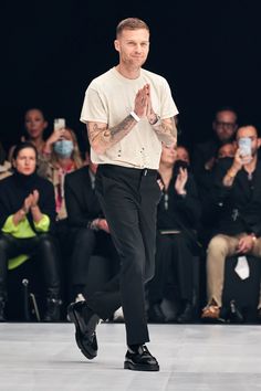 Streetwear Fashion Men, Minimalist Fashion Men, Men Street Fashion, Show Collection, Mens Casual Dress Outfits, Street Fashion Men Streetwear, Mens Outfit Inspiration, Mens Fashion Streetwear