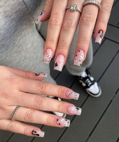 27+ Easy & Cute Halloween Nails For A Spooktacular Night Short Nail Ideas Halloween, Square Halloween Nails, Nail Inspo Halloween, Short Spooky Nails, Halloween Nails Square, Sns Nails Colors, Halloween Acrylic Nails