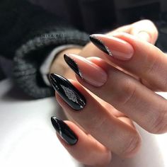 19 Stunning Black Winter Nails 2024-2025 Designs: with Snowflake, Matte, Acrylic, Short, Oval, Almond, Stiletto Ideas Elegant Touch Nails, Gucci Nails, Manicure Nail Designs, Nail Jewels, Pretty Nail Art Designs, Almond Acrylic Nails, Mountain Peak, Fabulous Nails