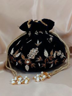 Perfume Pouch, Pearl Tassels, Embroider Ideas, Potli Bag, Boho Handbags, Vintage Evening Bags, Water Perfume, Evening Skirts, Satin Bonnet