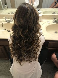 Curled Prom Hair, Curled Hairstyles For Medium Hair, Curly Prom Hair, Pageant Hair, Long Curls, Permed Hairstyles, Prom Hairstyles