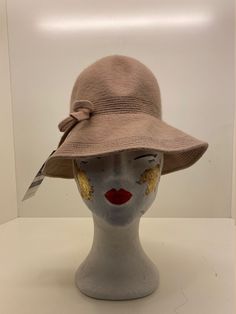 Introducing our stunning Women's Cloche Hat, a true gem from the 70's! This vintage beauty features the timeless design of a cloche hat.  This taupe-hued high-top hat adds a touch of sophistication to any outfit. It's the perfect hat for everyday wear, whether you're running errands or meeting friends for brunch. This vintage cloche hat is a must-have accessory that effortlessly elevates your look. Grab this fashionable piece of history and embrace timeless elegance today! Women's 70's Vintage c Retro Wide Brim Cloche Hat For Winter, Vintage Beige Fedora Felt Hat, Vintage Beige Felt Hat For Winter, Vintage Beige Felt Hat With Flat Brim, Vintage Beige Wide Brim Fedora, Elegant Lined Fedora Hat, Vintage Beige Fedora With Curved Brim, Vintage Beige Fedora With Flat Brim, Vintage Beige Brimmed Fedora