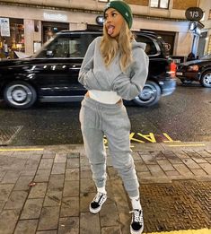 Joggers Outfit, Woman Style, Chill Outfits, Cute Comfy Outfits, Outfit Women, Teenager Outfits