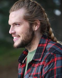 Golden king <3 Sean Riley Smith Braided Hair Men, French Braids For Men, Coloured Braids, Long Haircuts For Men, Different Braid Styles, Norse Warrior