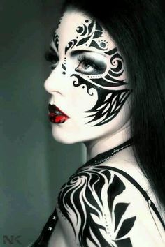 Face Art Beauty. so exotic . I hope one day it will be normal to walk around like that Make Up Humor, Timeless Makeup, Black And White Face