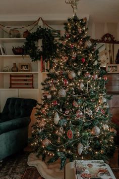 a decorated christmas tree in a living room