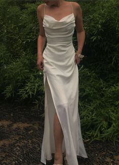 Simple Prom Dress Long, Silk Prom Dress, Split Prom Dresses, Spaghetti Strap Prom Dress, Prom Dress Inspiration, Satin Prom Dress, Dress Spaghetti, Looks Chic, Color Swatch