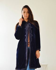 This is a very original design from Maison de Marrakech, and cannot be found anywhere. Made from the finest velvet and with a satin lining, this Jacket oozes with luxury, style and trend. With a unique embroidery pattern, this Jacket will surely be a one of a kind in your closet. Wear it with casual jeans, or black trousers and you will be sure to create a bohemian chic impact to everyone. Enjoy boho fashion this autumn/winter... We have sizes:  S/M,  or L/XL  Material:  BLACK (black embroidery Luxury Bohemian, Boho Wear, Jacket Embroidery, Moroccan Clothing, Bohemian Jackets, Luxury Jacket, Boho Mode, Boho Jumpsuit, Navy Blue Velvet