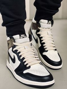 Mocha Jordan 1 Outfit, Shoes Laces Style, Dark Mocha Jordan, Cool Jordans, Nike Air Jordan 1 High, Original Air Jordans, Shoes Laces