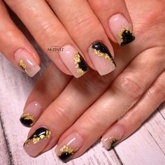 Foil nails, black nails, square nails, short nails, gel nails, christmas nails, new years nails, nail art Black Nails Square, Gel Nails Christmas, Square Nails Short, Short Nails Gel, Nails New Years, New Year Nails, New Years Nails, Nails Gel Nails, Nails Square