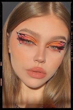 Orange Makeup - E-Girl Makeup Looks Inspiration Makeup With Butterflies, Eye Makeup For Orange Outfit, Orange Butterfly Eye Makeup, Fun Orange Makeup, Butterfly Make Up Look, Festival Makeup Butterfly, Fairy Makeup Butterfly, Eye Butterfly Makeup, Butterfly Festival Makeup