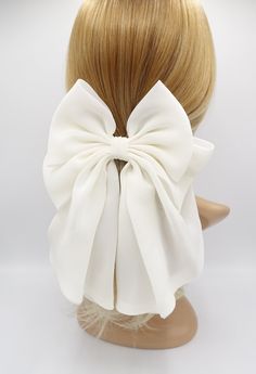 "chiffon hair bow  It is named \" dress hair bow \"  very professionally made  layered beautifully and sewn nicely  as you can see, the bow is wider at the bottom  the center is the widest:11.81\"=30 cm  length of tail: 7.87\"=20 cm steel French barrette attached  there is a Satin version of suit hair bow :  https://www.etsy.com/listing/1272998746/satin-suit-hair-bow-classic-hair?click_key=22bbab0d2cd47ff5e877264c33b4e249902c10dd%3A1272998746&click_sum=2cd7f154&ga_search_query=suit&ref=shop_item Chiffon Hair, Satin Suit, Classic Hair, Hair Accessories Vintage, Ruffle Flower, Bow Hairstyle, French Barrette, Chiffon Ruffle, Hair Barrettes