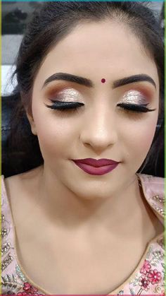 Bridal Makeup For Reception, Reception Look Eye Makeup, Indian Bridal Eyeshadow Looks, Simple Makeup Bride, Eye Makeup Indian Bride, Bridel Mekup Indian Bridal, Hd Makeup Looks Bridal Indian, Indian Reception Bride, Indian Engagement Makeup Looks