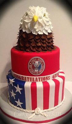 the cake is decorated with an eagle, flag and congratulationss greee on it