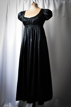 Black Regency Dress, Goth Regency, Narnia Oc, Regency Stays, Bridal Picnic, Bridgerton Oc, Insane Fashion, 1800s Dresses, Vampire Au