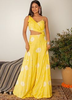 YELLOW TIE & DYE JUMPSUIT Fusion Dhwaja Haldi Guest Outfit Simple, Yellow Jumpsuit For Haldi, Haldi Ceremony Outfit Tie And Dye, Tie Dye Haldi Outfits, Traditional Yellow Pant Set For Festivals, Yellow Indowestern Outfits, Yellow Outfit Ideas, Yellow Indo Western Outfits, Haldi Outfits