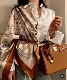 Scarves Aesthetic, Hermes Scarf Outfit, Silk Scarf Outfit, Scarf Outfits, Silk Scarf Style, Ways To Wear A Scarf, How To Wear A Scarf, Scarf Outfit, Hermes Scarf