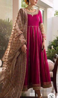 Silk Anarkali Suits, Silk Anarkali, Pakistani Formal Dresses, Pakistani Fashion Party Wear, Designer Anarkali, Bridal Dress Fashion, Simple Pakistani Dresses