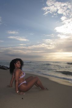 Instagram : @laauryyynnn  Beach pictures | purple bikini | bikini pictures | beach poses | digital camera | canon Powershot | curly hair hairstyles | black woman make up | beach makeup | summer make up | Beach Pictures Poses Black Women, Beach Pictures Black Women, Vacation Poses, Ig Poses, Beach Makeup, Beach Selfie, Curly Hair Hairstyles, Beach Pictures Poses, Beach Pics