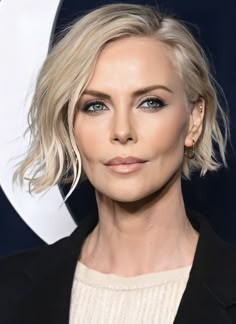 Chin Length Round Face, Charlize Theron Bob, Super Short Blonde Bob, Portia De Rossi Short Hair, Charlize Theron Short Hair, Charlize Theron Hair, Kort Bob, Hairstyles For Fine Hair, Chin Length Hair