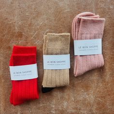 A vintage-esque Cashmere blended socks with a wide ribbing detail and tonal contrasting heel and toe. This elegant and classic sock will be your go to gal during the colder season. Made in South Korea Contents: 24 cashmere 27 superfine wool 27 nylon 20 polyester 2 spandex One size fits most (US women's size 6-10) Red Rose Petals, Cashmere Socks, Bag Icon, Cold Season, Powder Blue, Rose Petals, South Korea, Red Roses, Cashmere