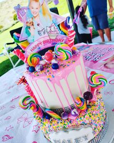 Jojo Siwa Cake, Jojo Siwa Birthday Cake, Bow Birthday Party, Jojo Bow, 15th Birthday Party Ideas, 15th Birthday Cakes, Candy Theme Birthday Party, 7th Birthday Party Ideas, Candy Birthday Cakes