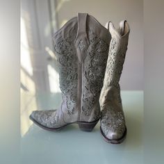 Hi Girls! I’m Selling The Stunning Corral Women’s White Glitter Inlay Crystal Square Toe Boot A3397 On Marketplace! Elevate Your Style With These Gorgeous Boots Featuring Sparkling Crystal Accents And A Modern Square Toe Design Size 7 Gorgeous Boots, Modern Square, White Glitter, Sparkling Crystal, Toe Designs, Shoes Heels Boots, Shoes Women Heels, Heeled Boots, Shoes Heels