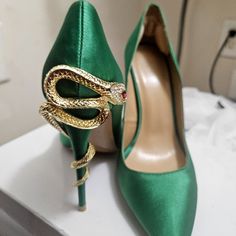 New Never Worn Emerald Pumps. Only Selling Because They Are Too Big For Me And I Got Them In Europe And Can't Exchange. Sparkly Green Heels, Quinceanera Heels, Emerald Green Shoes, Emerald Green Heels, Prom Shoes High Heels, Emerald Shoes, Snake Heels, Denim Heels, Guess Heels