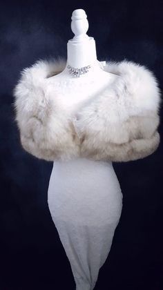 Fur Shawl Wedding Bridesmaid, Fur Cape Outfit, Fur Shawl Outfit, Winter Dress Design, Fox Stole, Bridal Capelet, Wedding Bolero, Bridal Fur, Wedding Fur