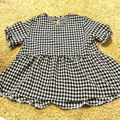 Never Worn Very Lightweight Chic Plaid Tops For Day Out, Short Sleeve Gingham Blouse For Day Out, Chic Plaid Short Sleeve Tops, Chic Short Sleeve Plaid Blouse, Chic Short Sleeve Plaid Top, Chic Gingham Short Sleeve Top, Cheap Gingham Button-up Blouse, Checkered Print, Print Blouse