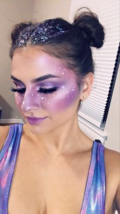 Alien Halloween Makeup, Karneval Diy, Makeup Space, Maquillage Goth, Space Babe, Fantasy Make-up, Glitter Roots, Space Costumes