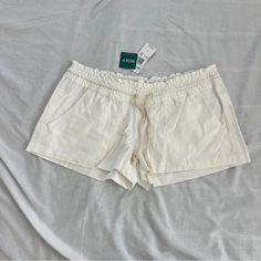 Roxy Linen Blend Oceanside Short Size Xl Condition: Nwt Color: Sea Salt - White Details : - Rope Drawstring In Waist - 55% Linen, 45% Viscose - Soft And Lightweight - Comfy Smocked Waistband - Side Pockets - Heart Embroidery On The Backside Pocket Cheap Beachy Cotton Shorts, Casual Cream Shorts For Vacation, Casual Cream Linen Shorts, Beachy Relaxed Fit Shorts, White Relaxed Fit Beach Shorts, Beach Linen Pajama Shorts, Surfer Shorts, White Linen Shorts With Built-in Shorts, Collar Vest