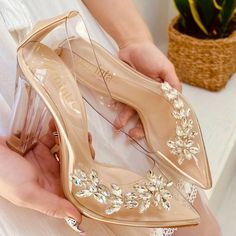 ✨ Feel like a fairytale princess in these romantic, sparkly bridal heels! ✨ These transparent heels will add an eye-catching elegance to your special day. The comfortable design ensures you'll dance the night away without any worries. Choose your usual size and enjoy the luxurious feel of the high-quality materials. Heel height: 10 CM Material: ARTIFICIAL PAPPLE-TRANSPARENT SHOE MATERIAL Sole: Relaxing Pet Sole. 100% Domestic Production 100% HANDMADE Our products are 100% original and under the guarantee of JuicyBoutic. This is a complete pattern; We recommend that you buy your own size. If you have wide feet, you can order one size larger. YOU CAN SEND MESSAGE FOR YOUR QUESTIONS Cinderella Heels, Comfortable Bridal Shoes, Glass Heels, Flower Heels, Bridal Pumps, Heels Aesthetic, Transparent Heels, Wedding Shoes Lace, Transparent Flowers