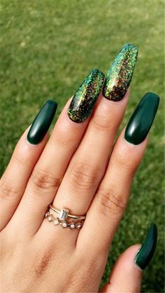 Explore the Most Beautiful Green Nail Art Collection for a Fresh and Unique Look Nail Art Vert, Emerald Green Nail Polish, Matte Green Nails, Acrylic Nails Natural, Emerald Nails, Nails Dark, Green Acrylic Nails, Dark Green Nails, Green Nail Art