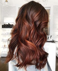 Auburn Brown Hair With Highlights, Auburn Brown Hair, Deep Auburn Hair, Light Auburn Hair Color, Brown Auburn Hair, Auburn Red Hair, Cheveux Oranges, Dark Auburn Hair