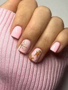 Baby Pink Gingerbread Nails Pink And Teal Christmas Nails, Pink Christmas Gel Nails Short, Christmas Nails Short Design, Pretty Christmas Nails Short, Light Pink Nails Christmas, Pink Christmas Manicure, Pink Simple Christmas Nails, Natural Nail Designs Christmas, Christmas Nails Pink Gingerbread